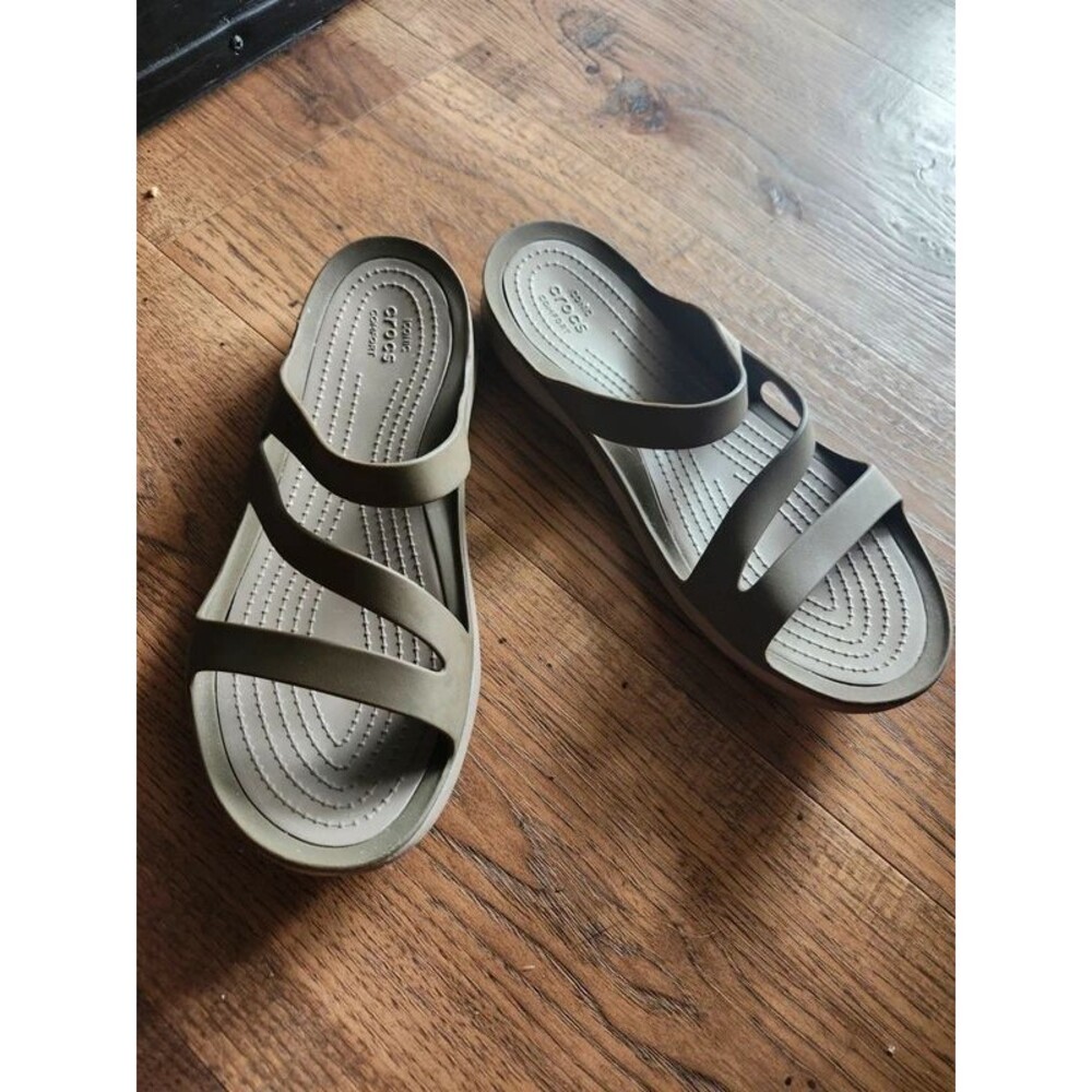 Crocs Swiftwater Strappy Slide Sandals Women's Size 7 Olive Green Taupe Sporty